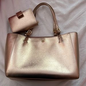 TORY BURCH PURSE AND WALLET